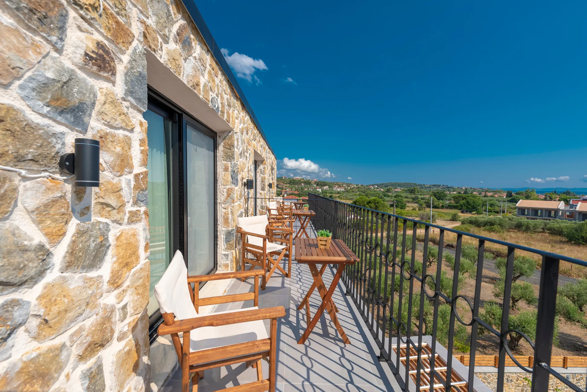 Tiara Holidays - Dandelion Premium Suites - Loft - balcony 2
